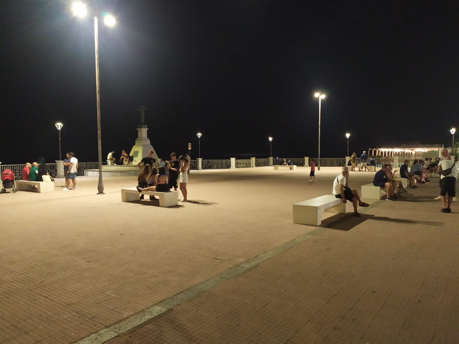 Una Piazza sul Mare