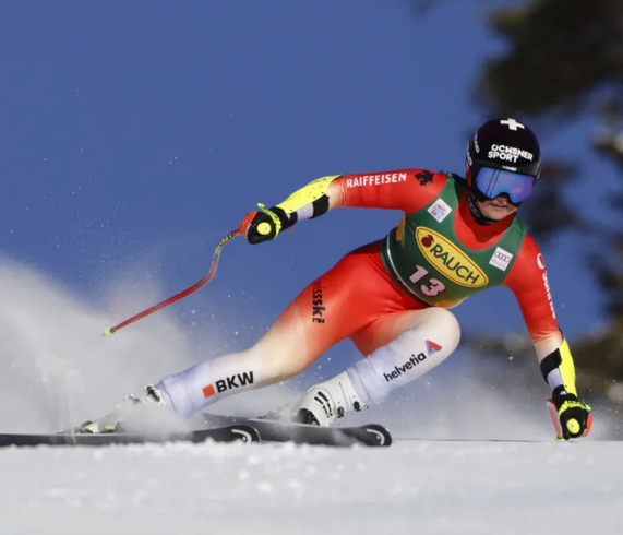 Corinne Suter vince superg a lake louise